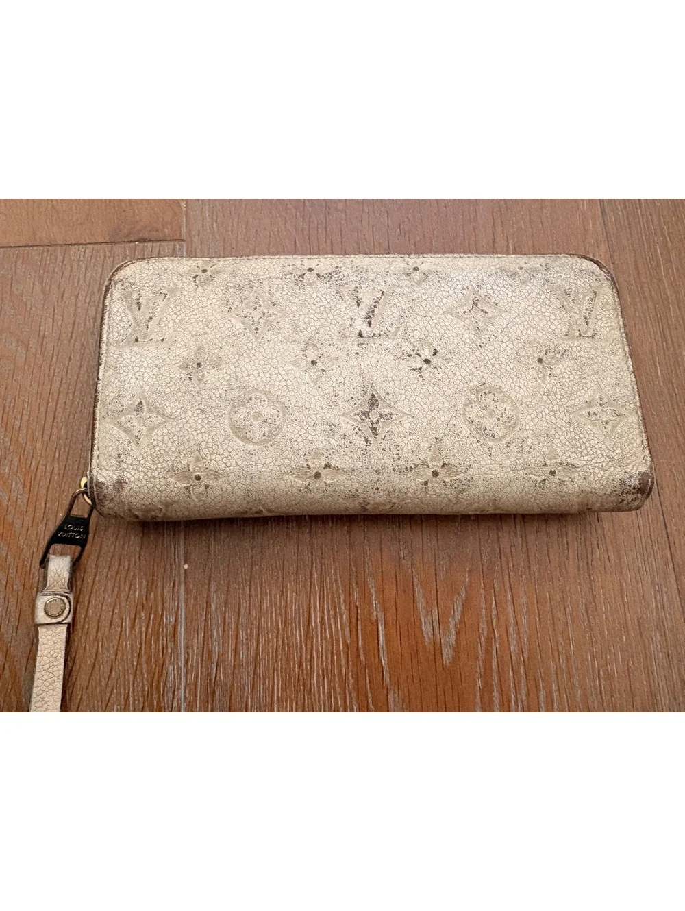 Louis Vuitton Beige Monogram Canvas Zippy Wallet FLAW REPAIR